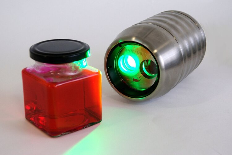Underwater fluorescent dye detector